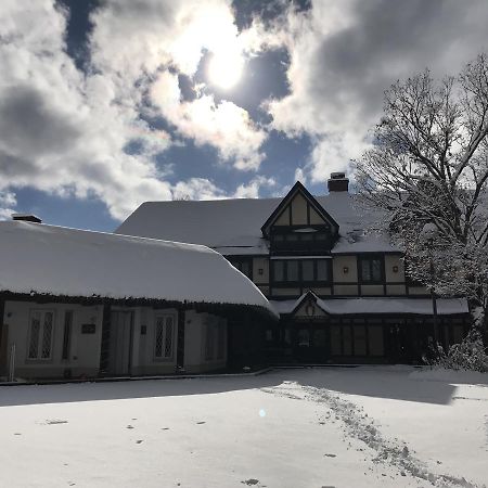 Shakespeare Hotel Хакуба Екстериор снимка
