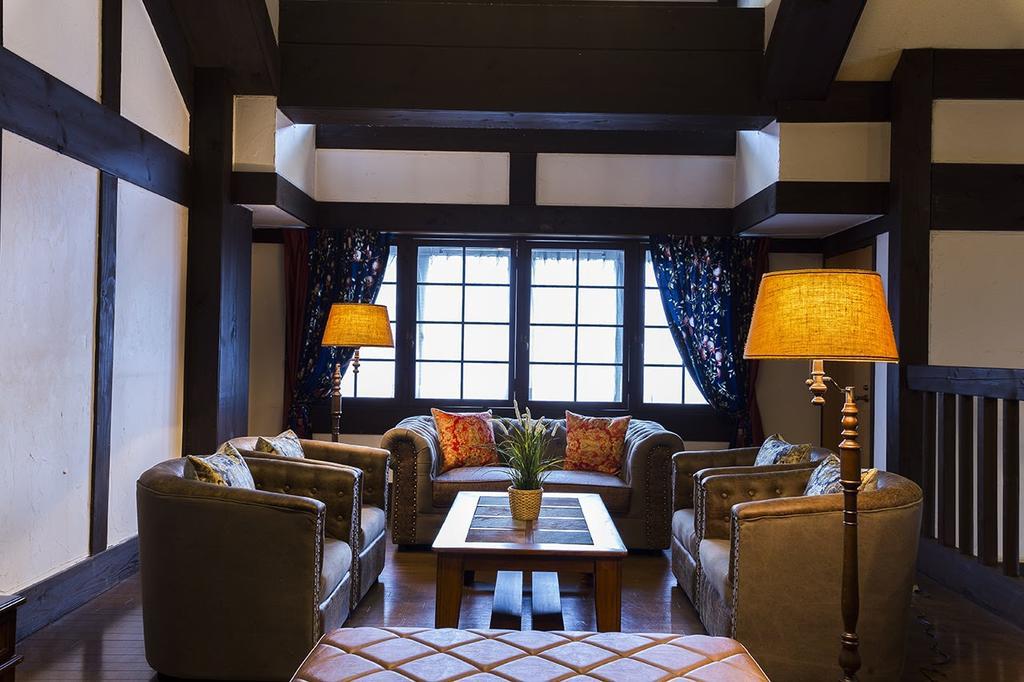 Shakespeare Hotel Хакуба Екстериор снимка